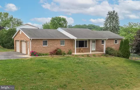 80 Maribeth Dr, Chambersburg, PA 17202
