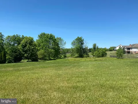 196 Buckingham Dr, Chambersburg, PA 17201