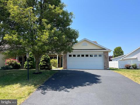 241 Lantern Ln, Chambersburg, PA 17201