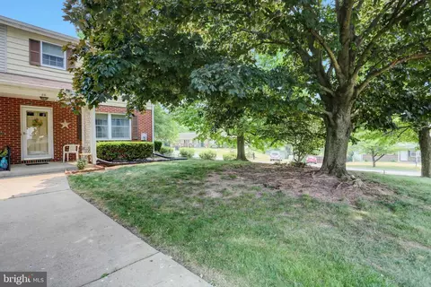 46 Surrey Dr, Chambersburg, PA 17201