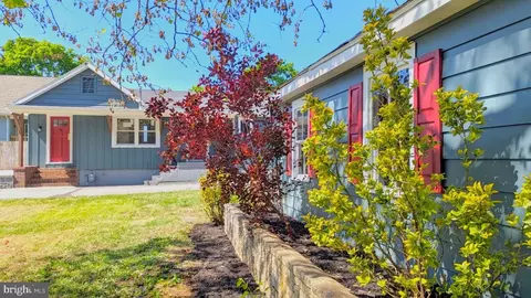 561 Stouffer Ave, Chambersburg, PA 17201