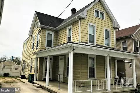 242 W Queen St, Chambersburg, PA 17201