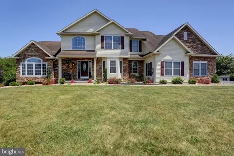 811 Burdock Ct, Chambersburg, PA 17202