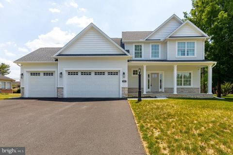 522 Colonial Dr, Greencastle, PA 17225