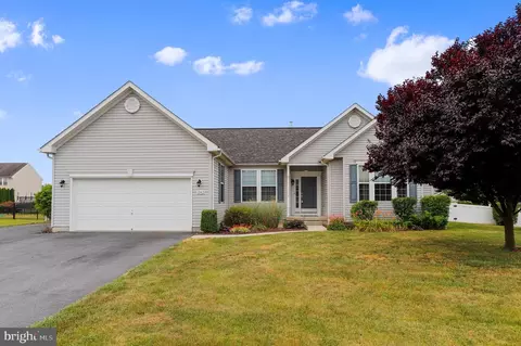 1142 Dallas Dr, Greencastle, PA 17225
