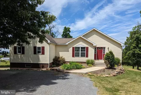 6331 Furnace Rd, Waynesboro, PA 17268