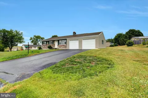 3385 Westview Cir, Greencastle, PA 17225