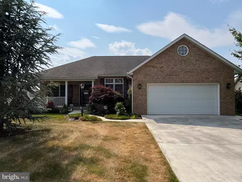 6192 Oak Leaf Ln N, Fayetteville, PA 17222