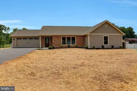 1036 Kunkle Dr, Chambersburg, PA 17202