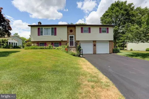 10979 Morgan Dr, Shippensburg, PA 17257