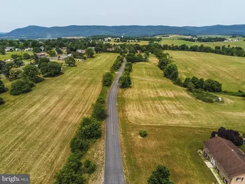 Maranatha Drive, Saint Thomas, PA 17252