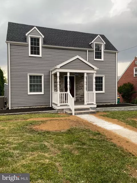 210 N Grant St, Waynesboro, PA 17268