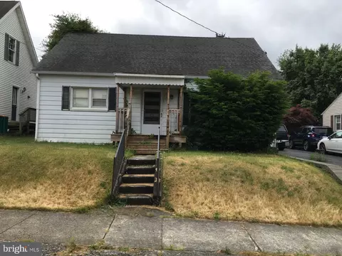 440 Grandview Ave W, Chambersburg, PA 17201