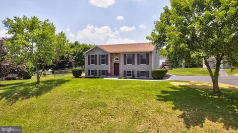 3724 Hazel Dr, Greencastle, PA 17225