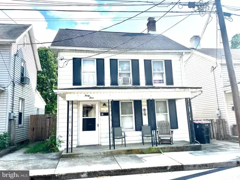44 W Madison St, Greencastle, PA 17225
