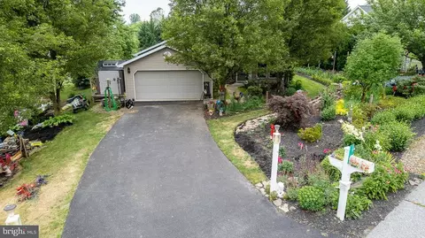 19 Vernon Dr, Chambersburg, PA 17202