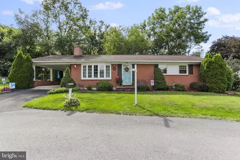157 Downey Dr, Chambersburg, PA 17202