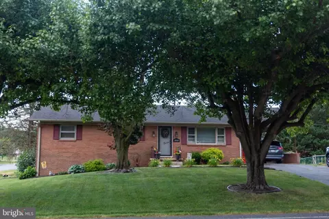 10880 Grindstone Hill Rd, Greencastle, PA 17225