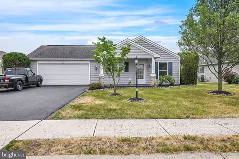 329 Eisenhower Dr, Chambersburg, PA 17201