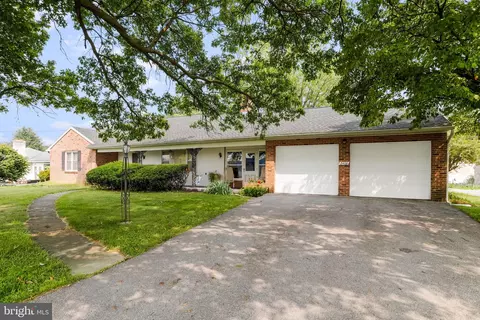 2466 Philadelphia Ave, Chambersburg, PA 17201