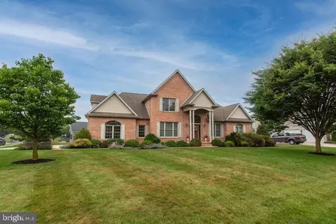110 Moonlight Dr, Greencastle, PA 17225