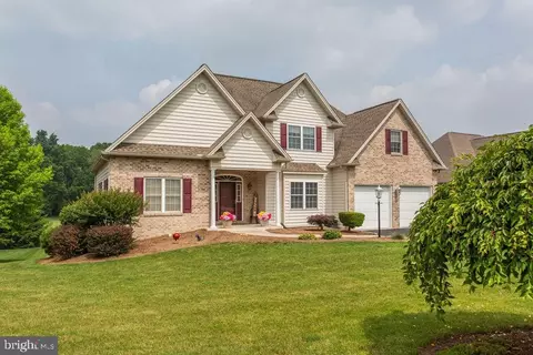 6447 Olde Pine Dr, Chambersburg, PA 17202