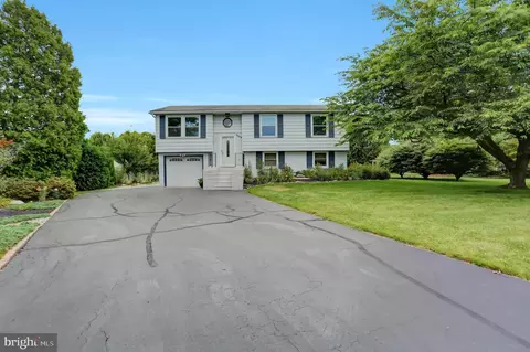 1229 Fox Den Dr, Chambersburg, PA 17202