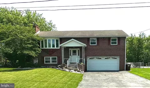 62 Edgewater Dr, Chambersburg, PA 17202