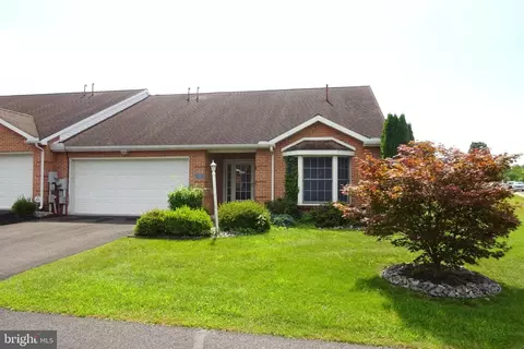 422 Moss Spring Ave, Greencastle, PA 17225