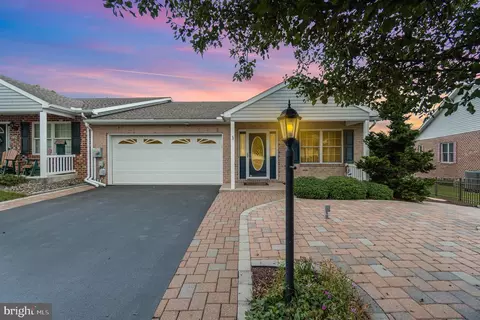 727 Fir Spring Dr, Waynesboro, PA 17268