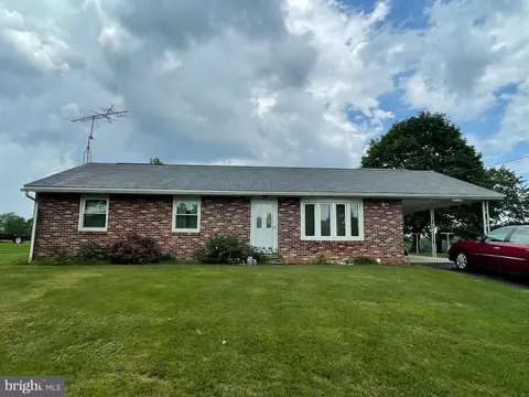 6709 Town Dr, Saint Thomas, PA 17252