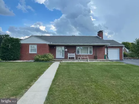 144 Brown St, Waynesboro, PA 17268