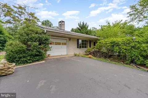 9373 Gap Rd, Waynesboro, PA 17268