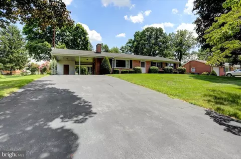 2934 Jefferson Dr, Chambersburg, PA 17201