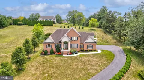 1437 Garman Dr, Chambersburg, PA 17202