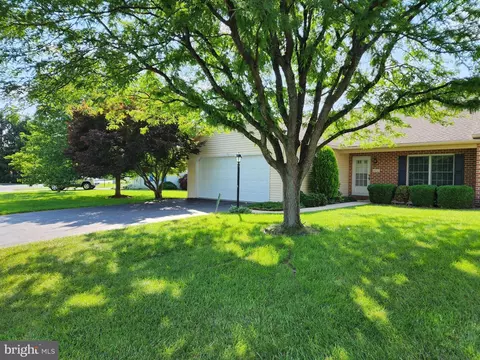 3457 Glen Eagles Dr, Chambersburg, PA 17202