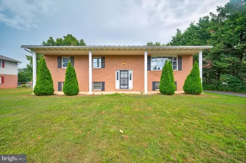 1185 Redwood Dr, Waynesboro, PA 17268