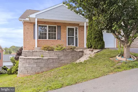 162 Bradford Spring Ct, Waynesboro, PA 17268