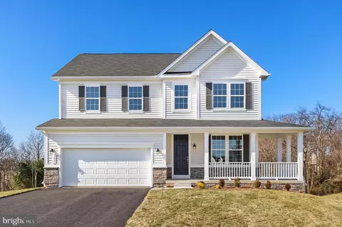 1496 Finch Dr, Chambersburg, PA 17202
