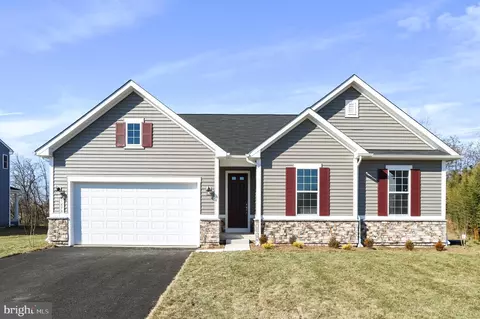 1458 Finch Dr, Chambersburg, PA 17202
