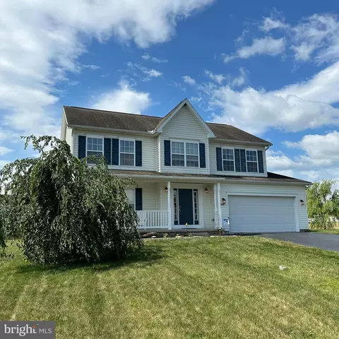 1432 Mallard Dr E, Chambersburg, PA 17202