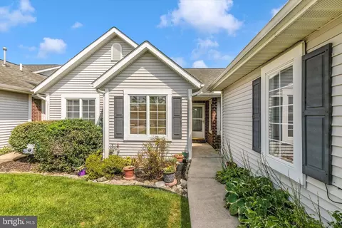 3824 Farmstead Dr, Fayetteville, PA 17222