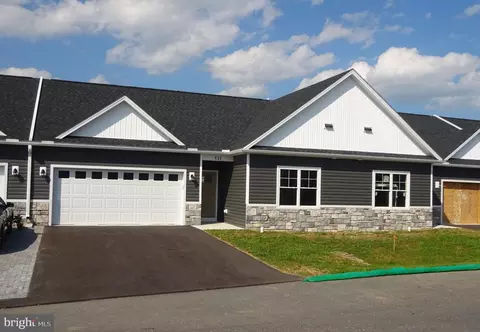 531 Shook Ct E, Greencastle, PA 17225