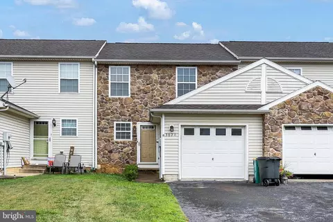 3020 Orchard Dr, Chambersburg, PA 17201