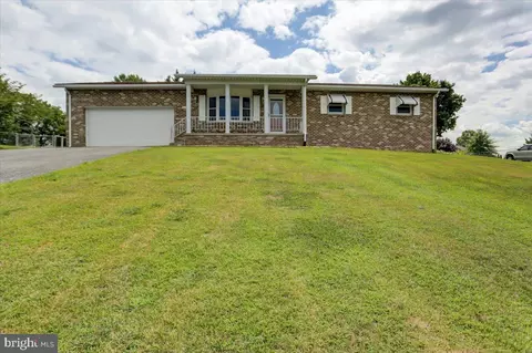 1292 Hollywell Ave, Chambersburg, PA 17201