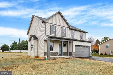 2241 Grove Meadow Ln, Greencastle, PA 17225