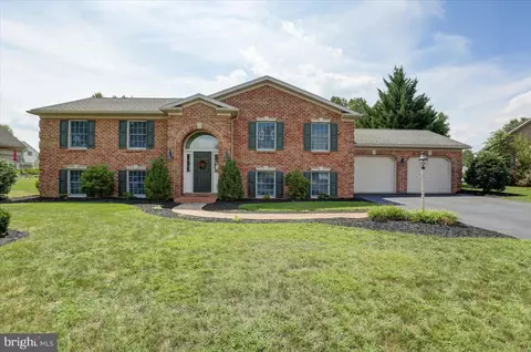 2258 Grove Meadow Ln, Greencastle, PA 17225