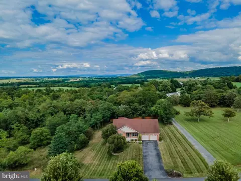 10990 Deerwood Dr, Mercersburg, PA 17236