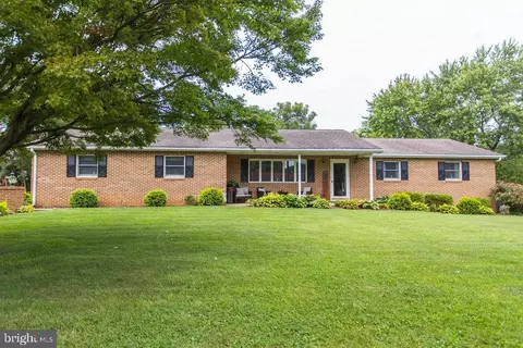 9715 Alvin Dr, Shippensburg, PA 17257