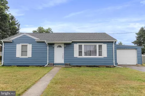 540 Woodstock Rd, Chambersburg, PA 17201